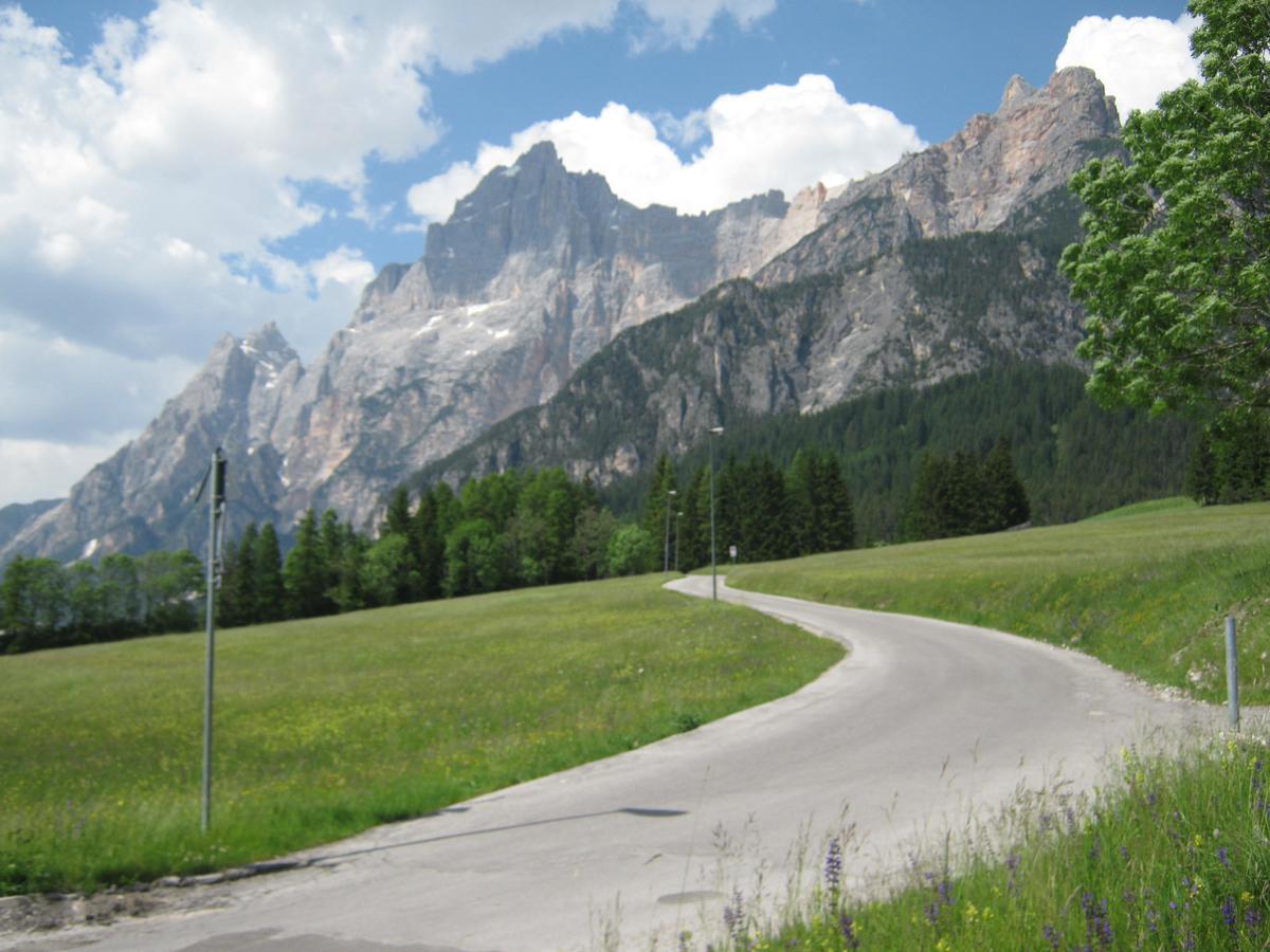 Hotel Albergo Dolomiti サン・ヴィート・ディ・カドーレ エクステリア 写真